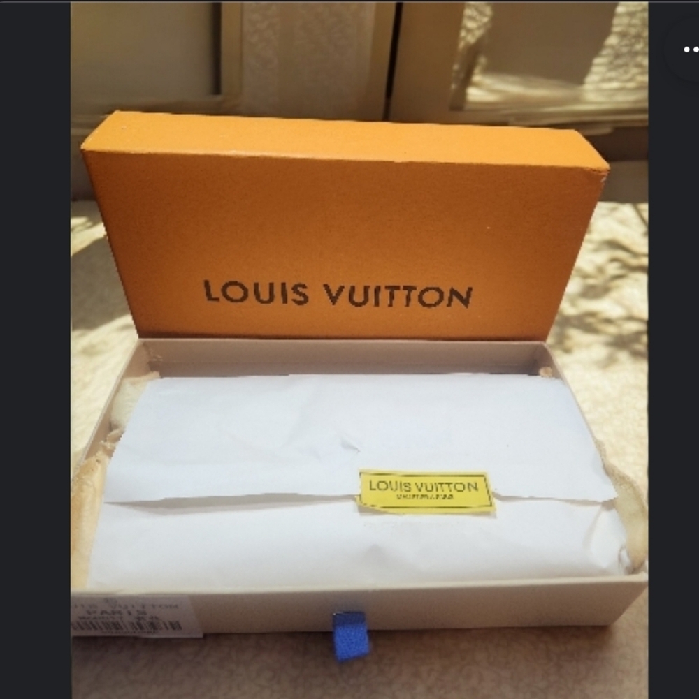 Louis Vuitton Monogram Wallet - Picture 3 of 6